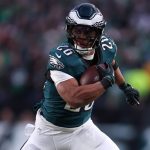 Eagles star calls for NFL guaranteed contracts, defends ‘tush push’