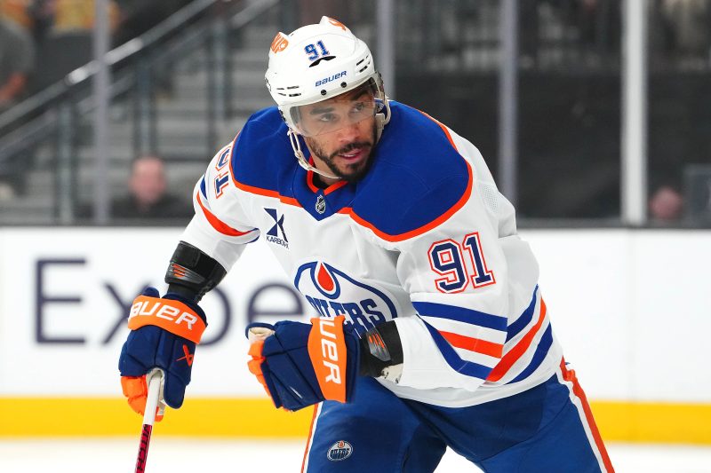 Stanley Cup finalist traded to division rival