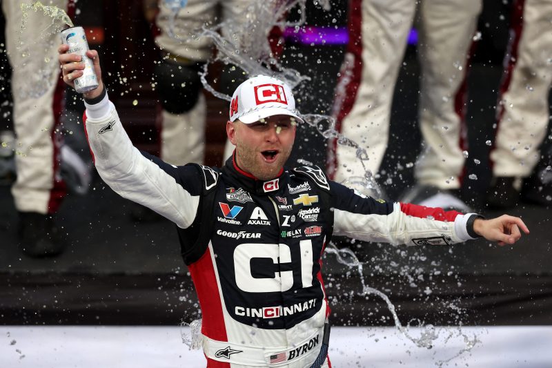 Byron edges Blaney at Martinsville to make NASCAR Championship 4