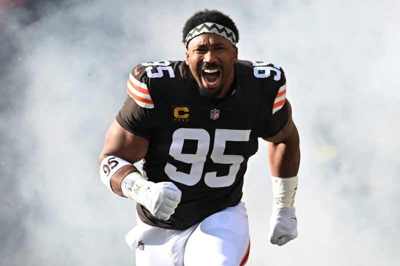 Myles Garrett’s record chase continues, but Browns stun Steelers