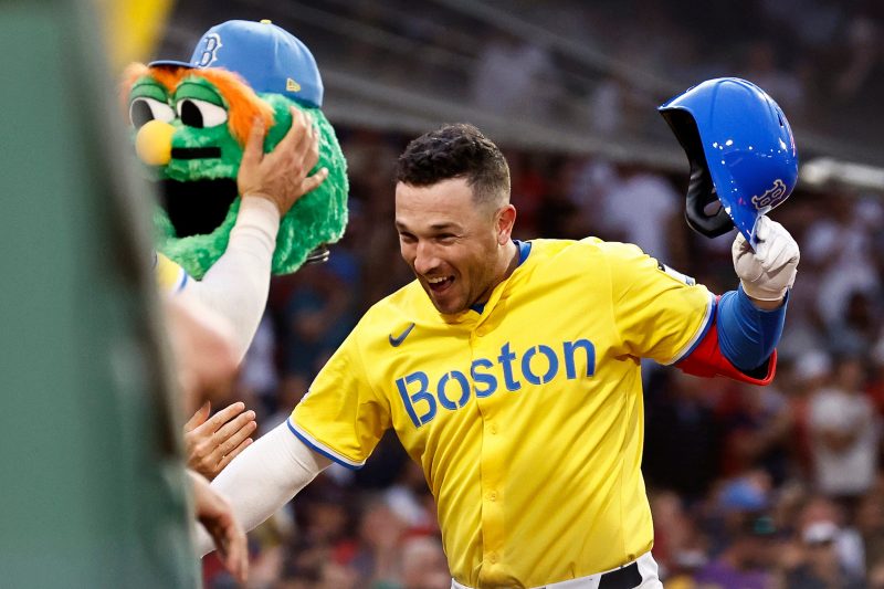 Cubs strike big deal with All-Star infielder