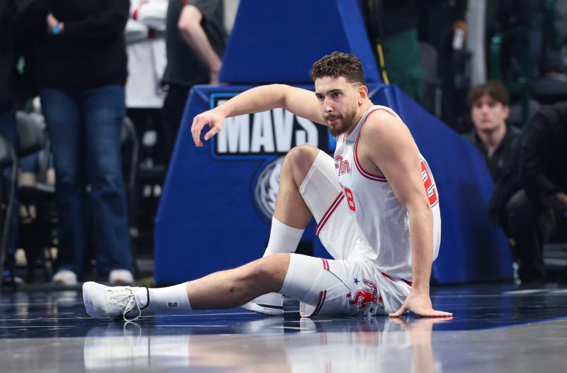 Alperen Şengün injury update: Rockets star hurt early vs. Mavericks