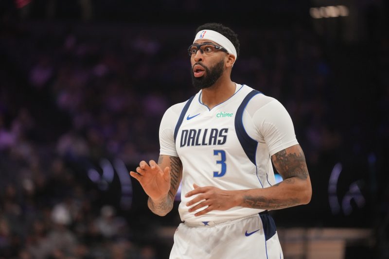 AD out indefinitely with hand injury. Is surgery next for Mavs star?